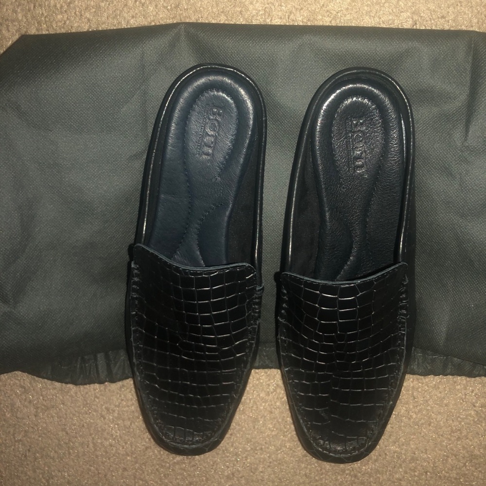 Black crocodile style slip in